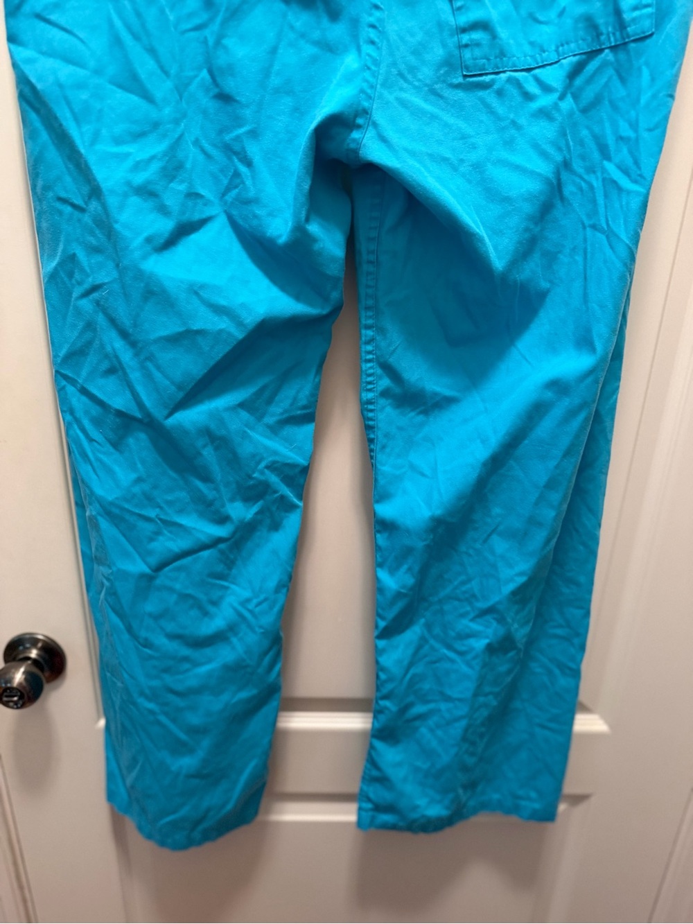 Urbane Bright Turquoise V-Neck Medical Scrub Set! - Picture 13 of 15